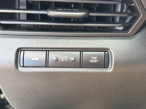 Used 2024 Nissan Altima 2.5 SV FWD image 27