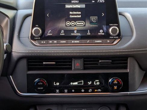 Used 2024 Nissan Rogue SV FWD image 10