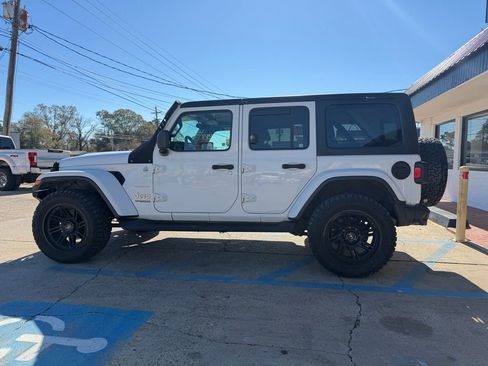 Used 2020 Jeep Wrangler Unlimited Sahara image 5