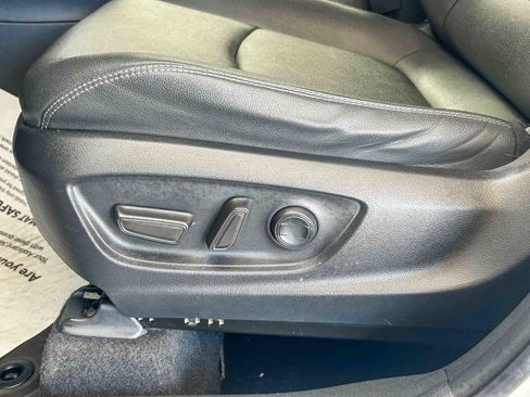 Used 2022 Toyota Corolla Cross XLE w/ Convenience Package image 22