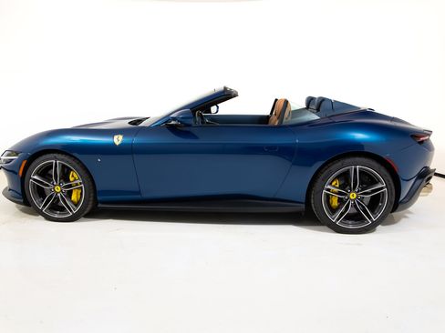 Certified 2025 Ferrari Roma Spider RWD image 8