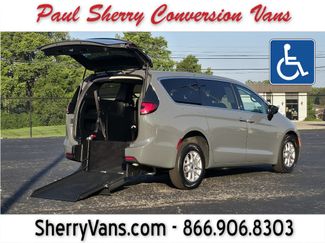 Used 2025 Chrysler Pacifica Select FWD video 1