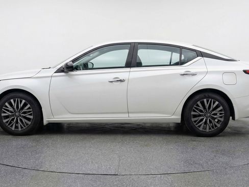 Used 2025 Nissan Altima 2.5 SV FWD image 5