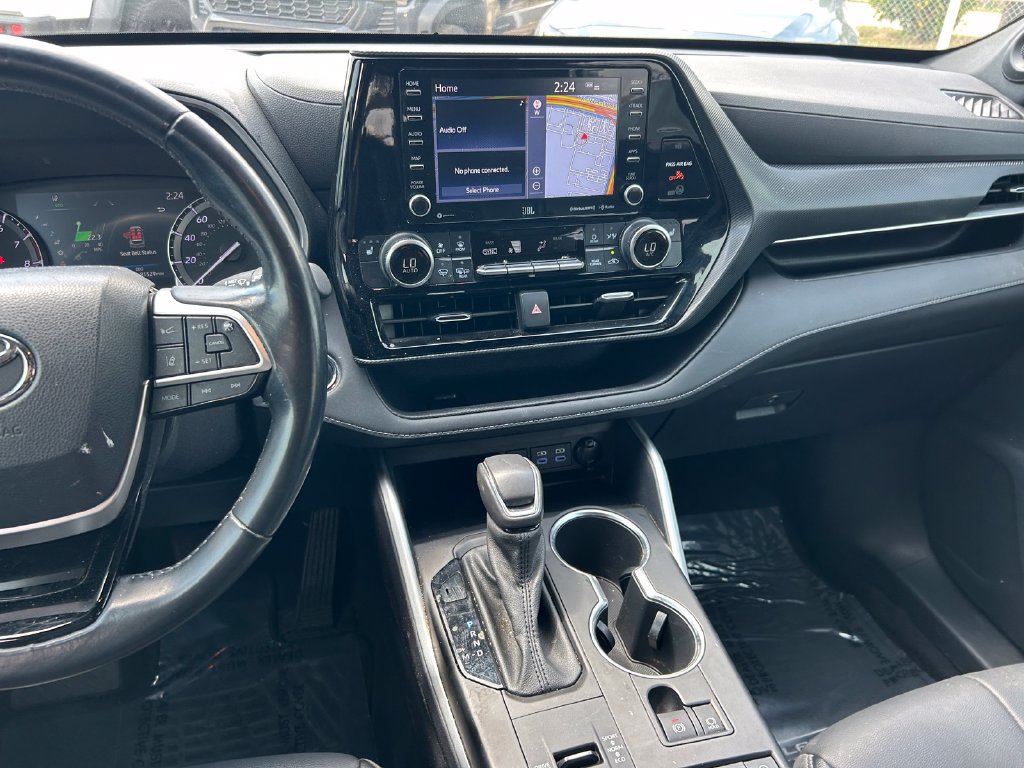 Used 2022 Toyota Highlander XSE FWD image 20