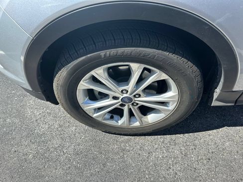 Used 2017 Ford Escape SE FWD image 3