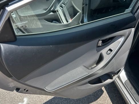 Used 2014 Hyundai Elantra SE FWD image 11