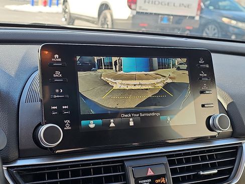Used 2019 Honda Accord Touring image 18