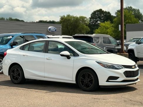 Used 2017 Chevrolet Cruze LT FWD image 23