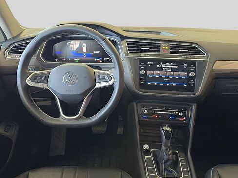 Used 2024 Volkswagen Tiguan SE AWD/4WD image 9