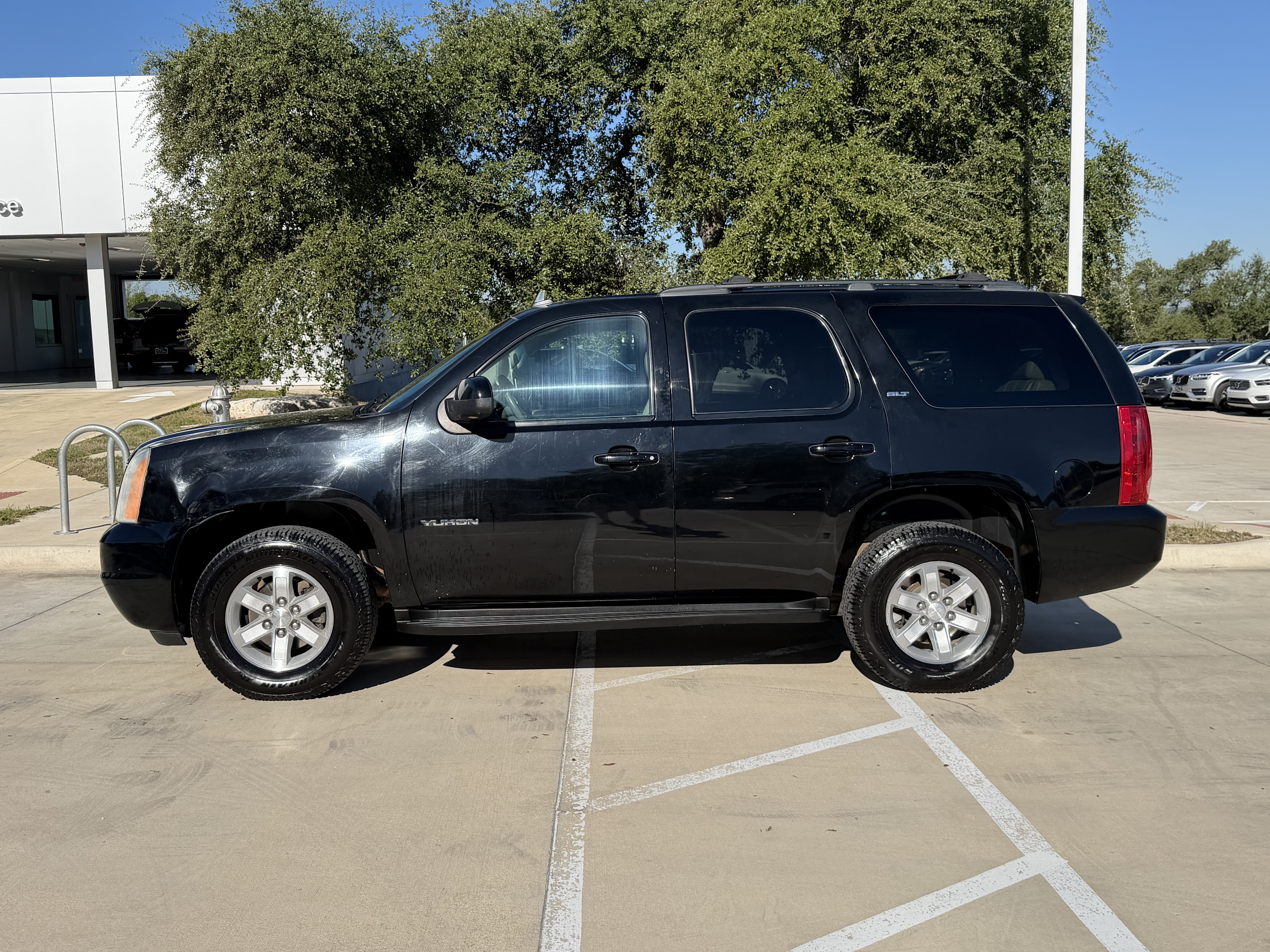 Used 2012 GMC Yukon SLT w/ SLT-2 Equipment Package AWD/4WD image 3