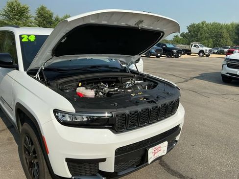 Used 2024 Jeep Grand Cherokee L Laredo AWD/4WD image 11
