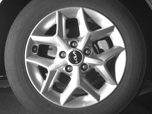 Used 2025 Kia Soul LX w/ LX Technology Package FWD image 15