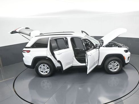 Used 2025 Jeep Grand Cherokee Laredo image 66