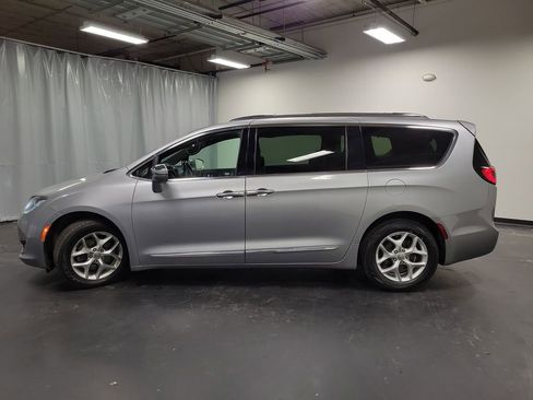 Used 2020 Chrysler Pacifica Limited image 6