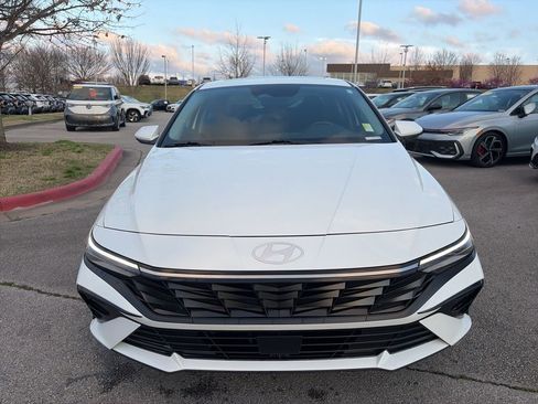 Used 2024 Hyundai Elantra SEL w/ Convenience Package FWD image 2