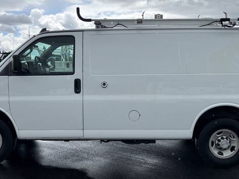 Used 2018 Chevrolet Express 2500 w/ Driver Convenience Package RWD image 8
