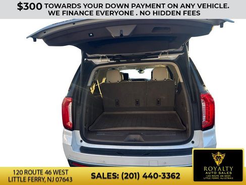 Used 2021 GMC Yukon XL Denali w/ Denali Premium Package image 13