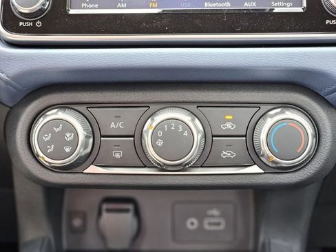 New 2025 Nissan Versa SV w/ Trunk Package FWD image 22