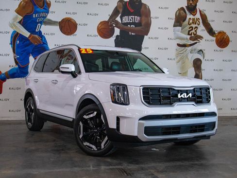 Used 2025 Kia Telluride S AWD/4WD image 2