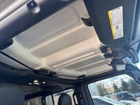 Used 2023 Jeep Wrangler Unlimited Sahara image 45