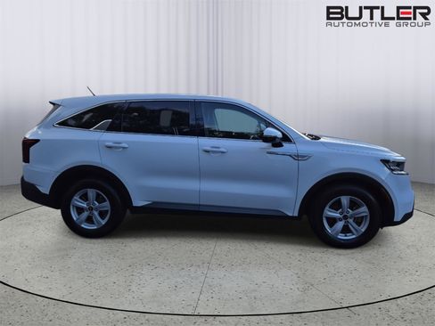 Used 2021 Kia Sorento LX FWD image 2