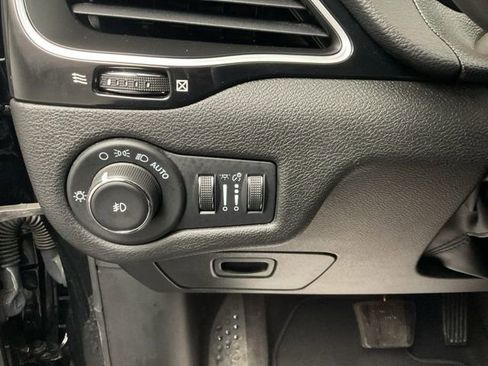 Used 2021 Jeep Cherokee Latitude Plus image 15