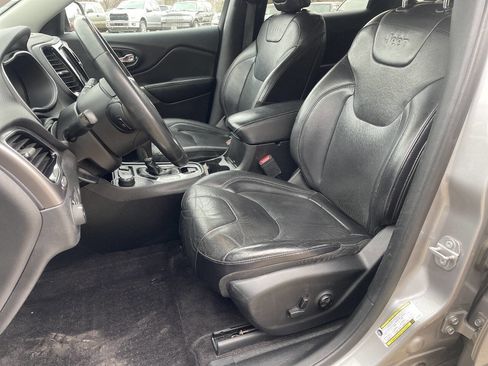 Used 2019 Jeep Cherokee Limited AWD/4WD image 13