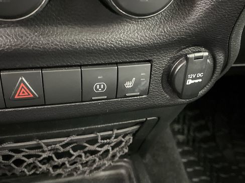 Used 2017 Jeep Wrangler Unlimited Sahara w/ Connectivity Group image 18