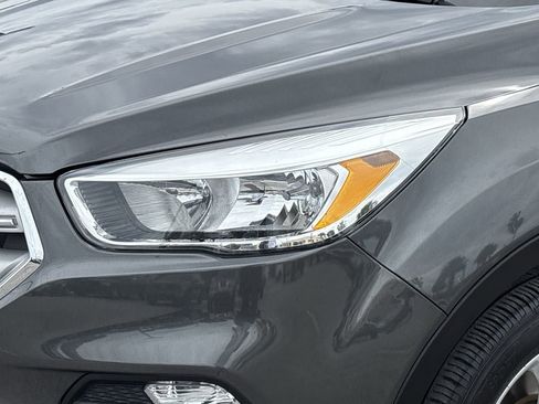 Used 2019 Ford Escape SE image 6