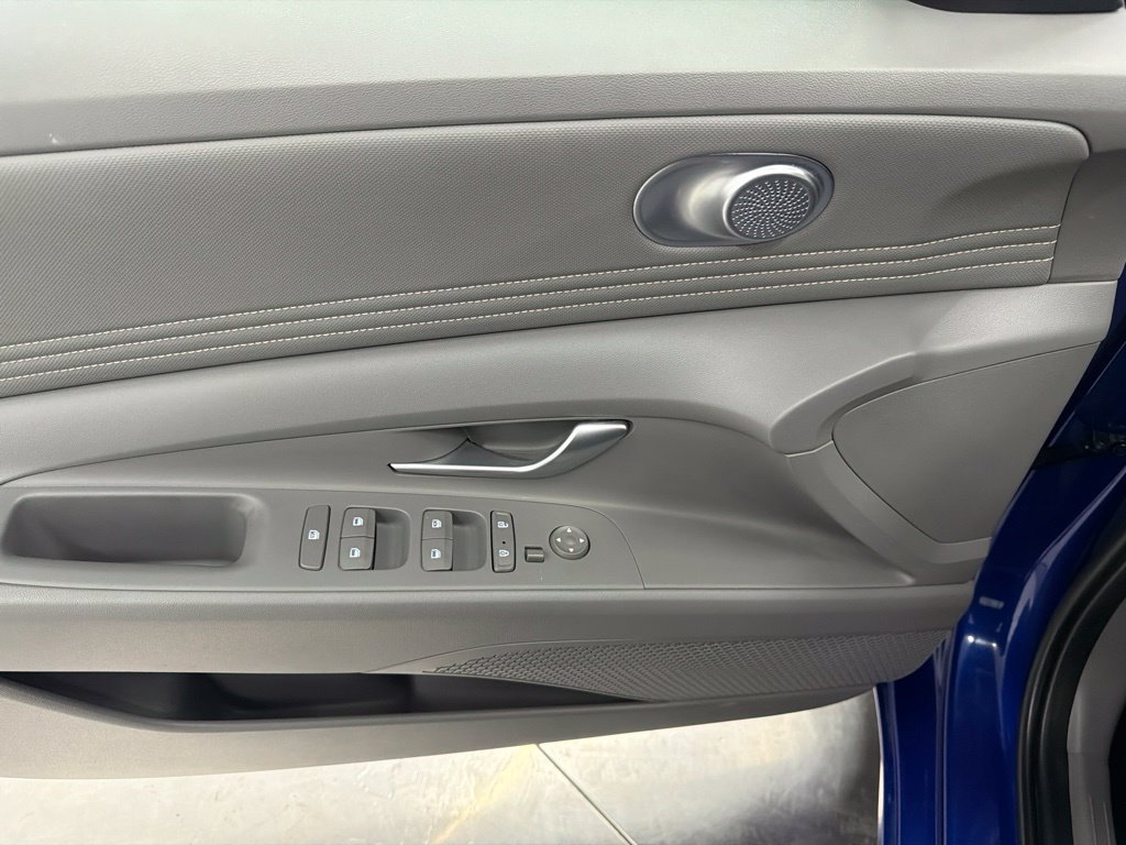 Used 2023 Hyundai Elantra SEL w/ Convenience Package FWD image 21