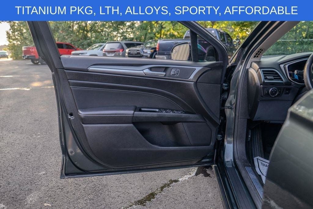 Used 2016 Ford Fusion Titanium FWD image 12