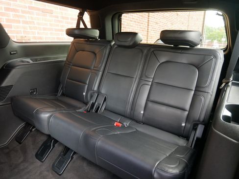 Used 2023 Lincoln Navigator L Reserve AWD/4WD image 11