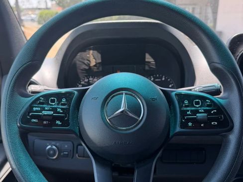 Used 2019 Mercedes-Benz Sprinter 2500 image 19