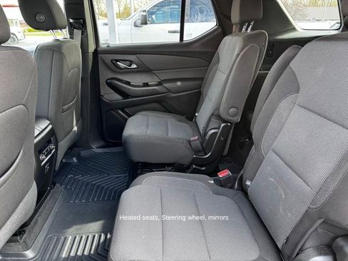 Used 2023 Chevrolet Traverse LT w/ Rear Camera Mirror Package image 12
