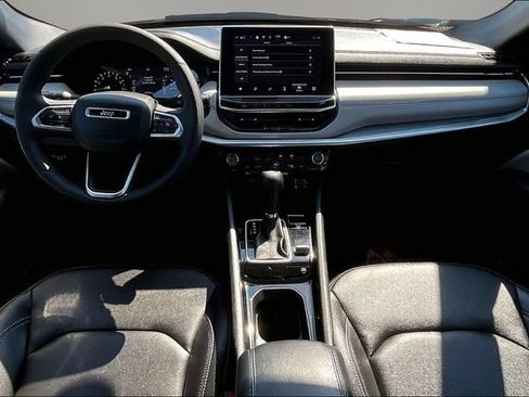 Used 2025 Jeep Compass Limited AWD/4WD image 9