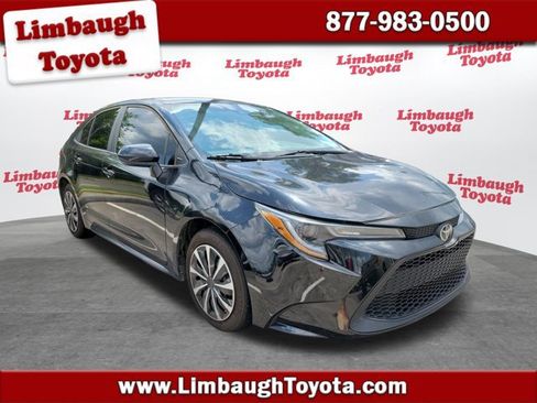 Used 2021 Toyota Corolla LE FWD image 1