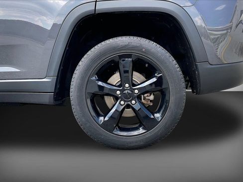 Used 2023 Jeep Grand Cherokee Limited w/ Black Appearance Package AWD/4WD image 36