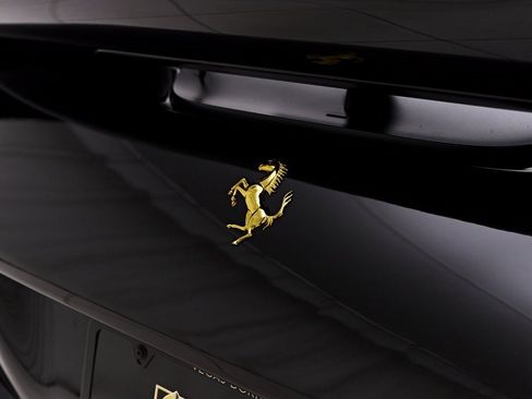 Used 2022 Ferrari F8 Tributo image 38