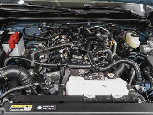 Used 2025 Toyota 4Runner SR5 AWD/4WD image 29