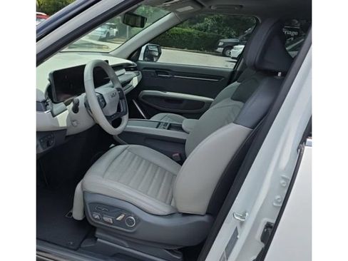 Used 2024 Kia EV9 Land AWD/4WD image 5
