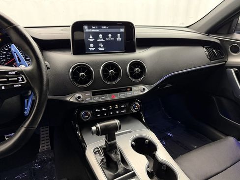 Used 2018 Kia Stinger GT image 18