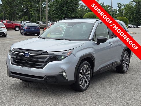 Used 2025 Subaru Forester Touring AWD/4WD image 2