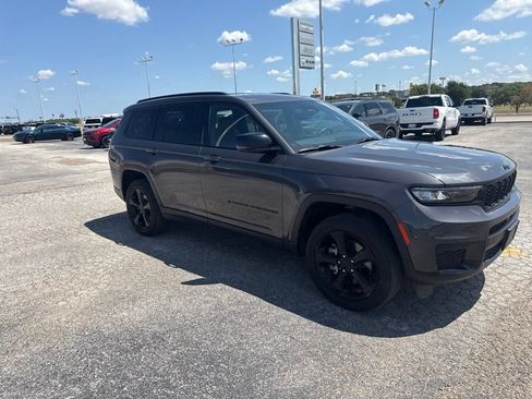 Used 2023 Jeep Grand Cherokee L Laredo AWD/4WD image 9