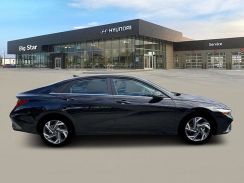 New 2026 Hyundai Elantra Limited FWD image 9