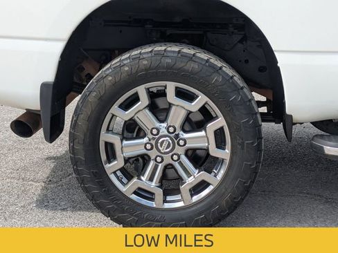 Used 2017 Nissan Titan SL w/ Chrome Package AWD/4WD image 12