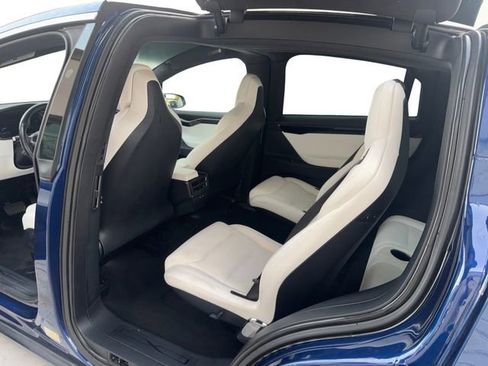 Used 2019 Tesla Model X 75D image 11