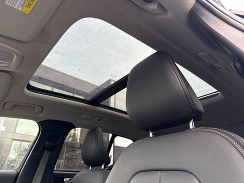 Used 2025 Volvo XC40 B5 Core image 19