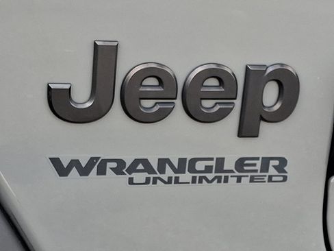 Used 2021 Jeep Wrangler 4WD Unlimited Willys image 31