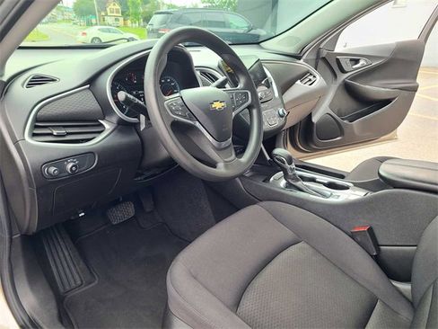 Used 2022 Chevrolet Malibu LT image 11