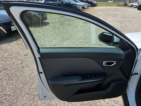 Used 2025 Kia K4 LXS image 15